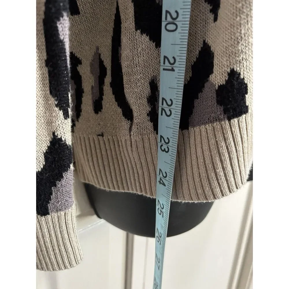 Work‎ Shop Tan/Black Cheetah Knit Sweater Crew Neck Long Sleeve Size Medium